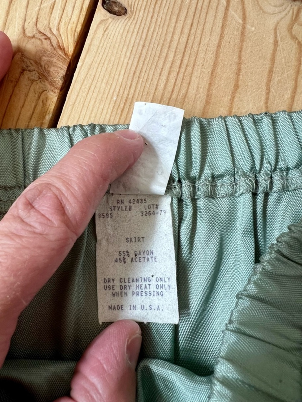 Gorgeous Vintage Seafoam Pleated Skirt - Picture 4 of 7